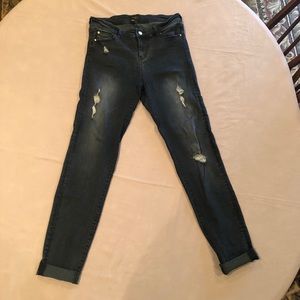 Celebrity Pink size 9 dark wash